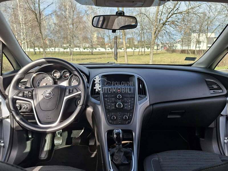 Opel Astra J 