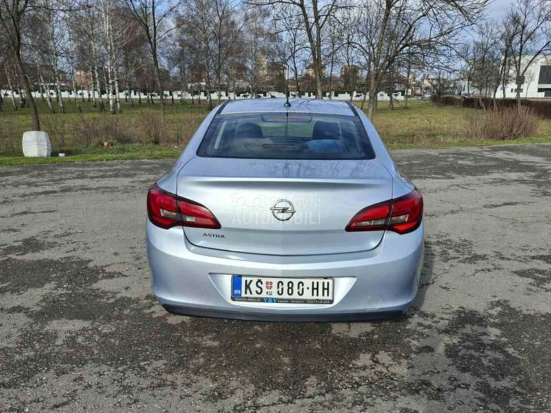Opel Astra J 