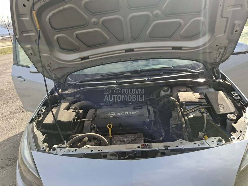 Opel Astra J 
