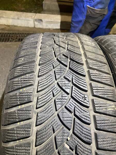 Goodyear 225/40 R18 Zimska