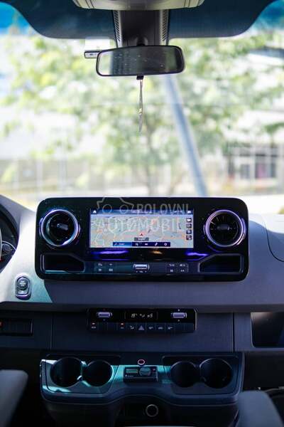 Mercedes Benz Sprinter 319