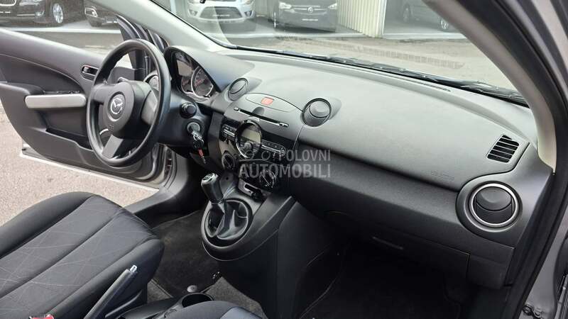 Mazda 2 1.4 B   N.O.V.A
