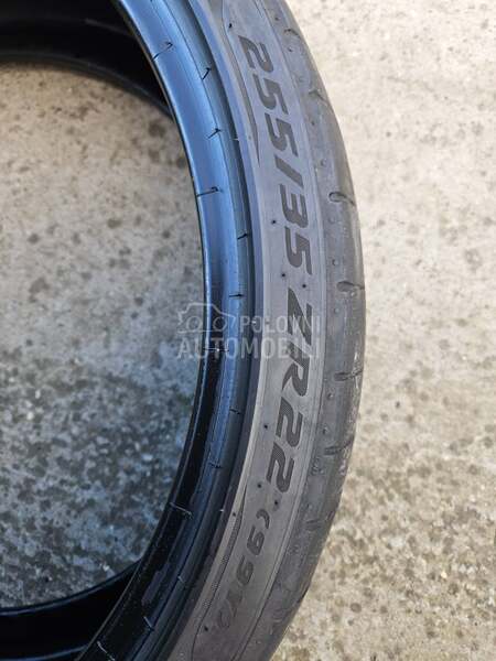 Pirelli 255/35 R22 Letnja
