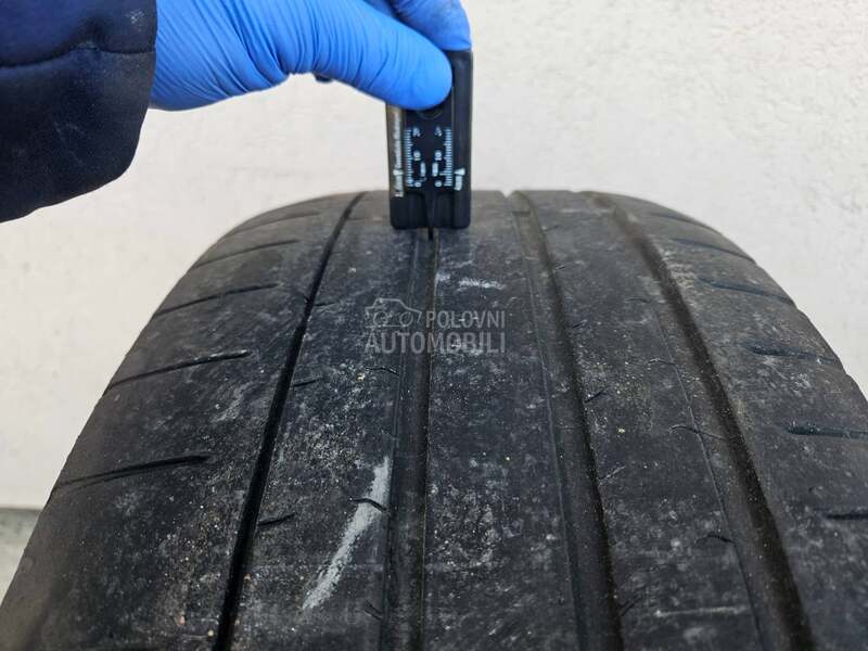 Pirelli 255/35 R22 Letnja