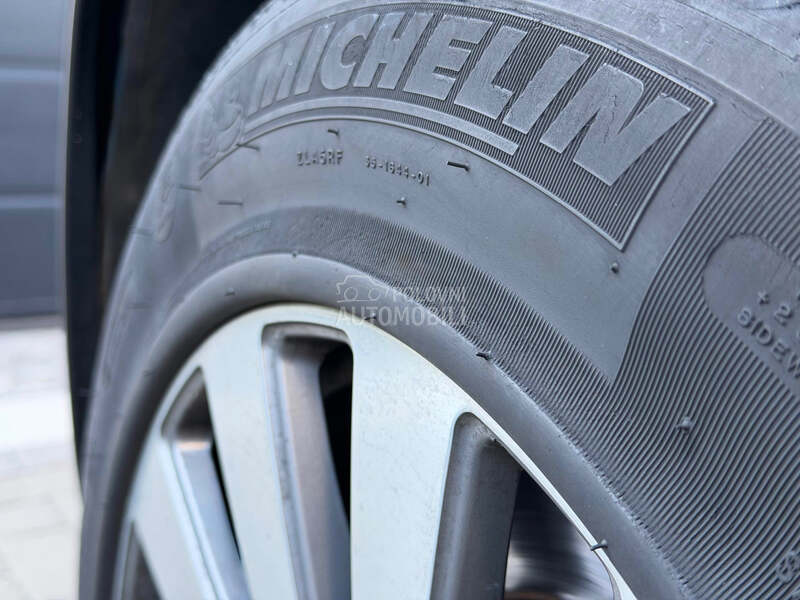 Audi A8 Long Blinda B7 VR9