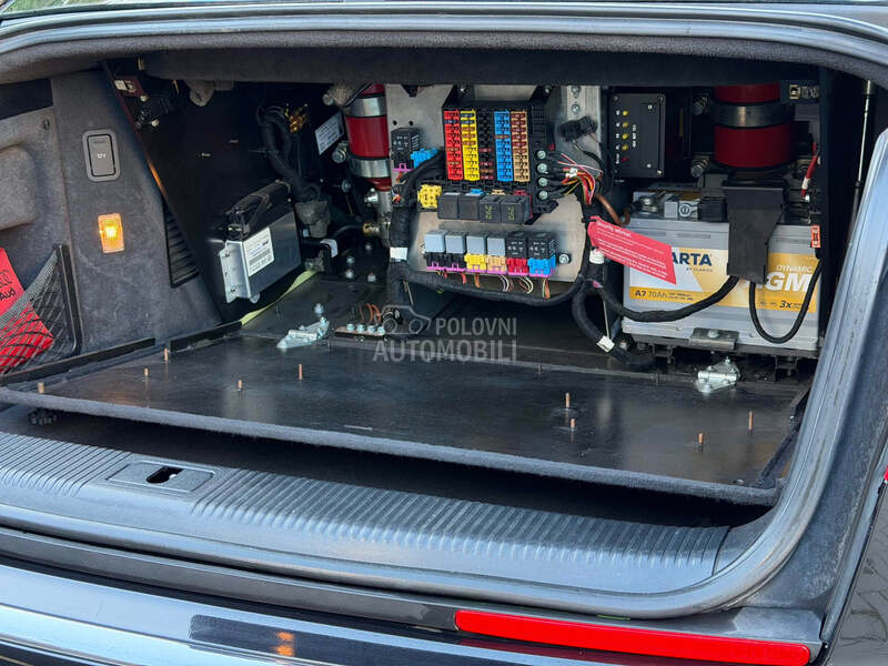 Audi A8 Long Blinda B7 VR9