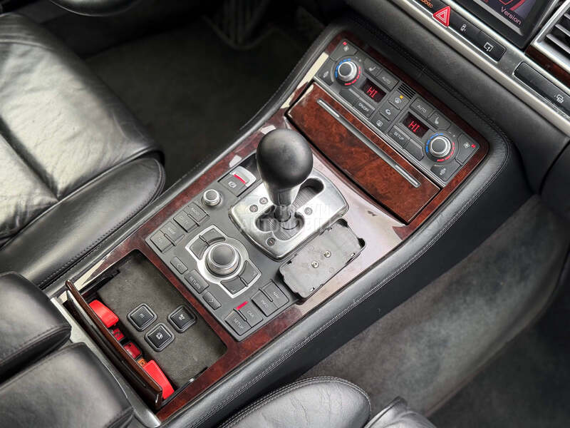 Audi A8 Long Blinda B7 VR9
