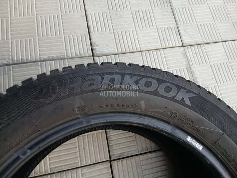 Hankook 215/60 R17 Zimska