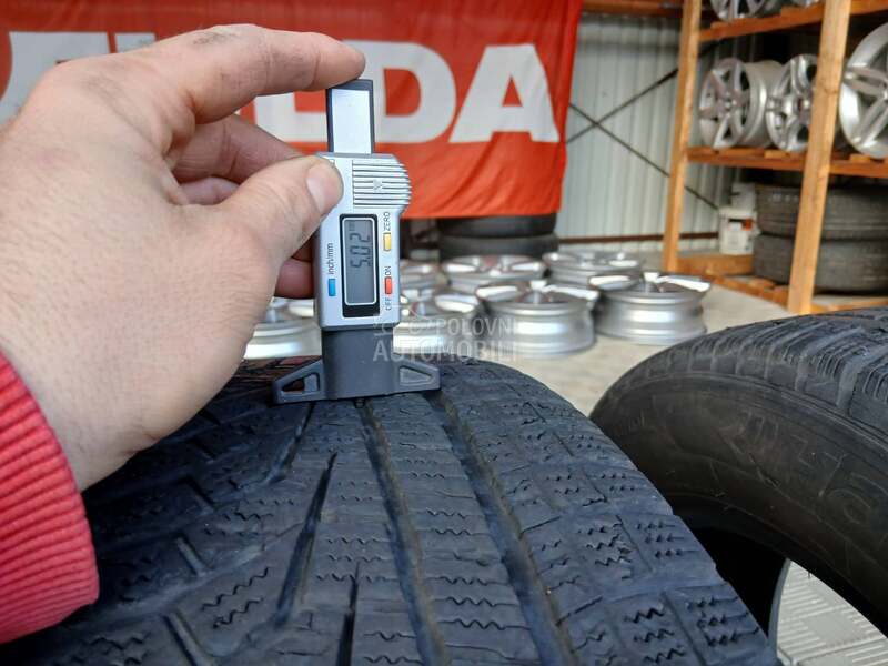 Hankook 215/60 R17 Zimska