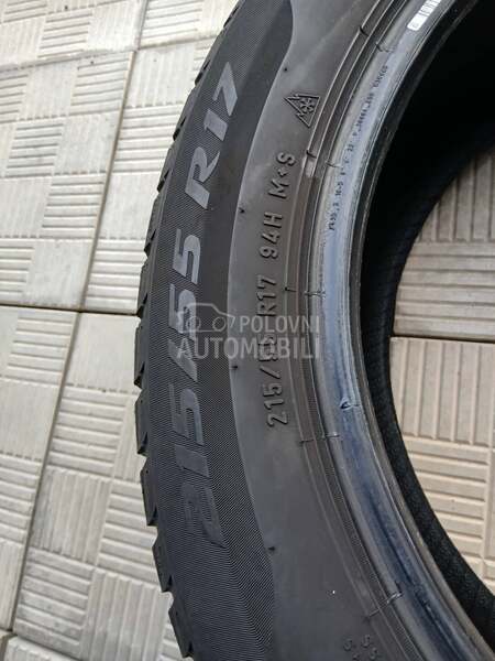 Pirelli 215/55 R17 Zimska