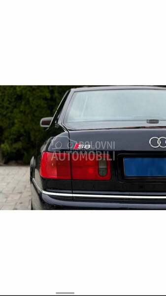 Audi S8 