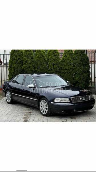 Audi S8 