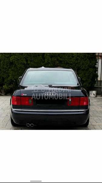 Audi S8 