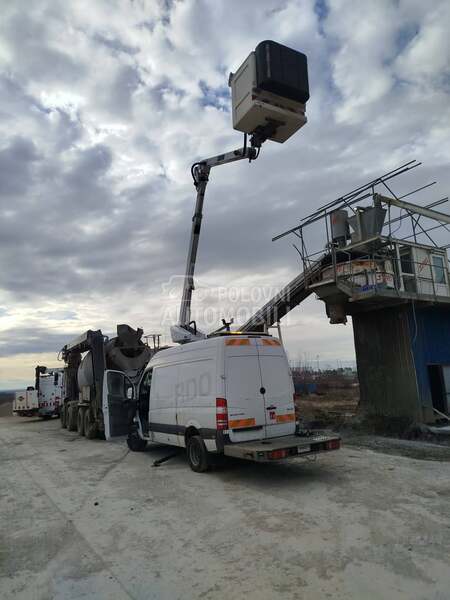 Mercedes Benz 15 metara