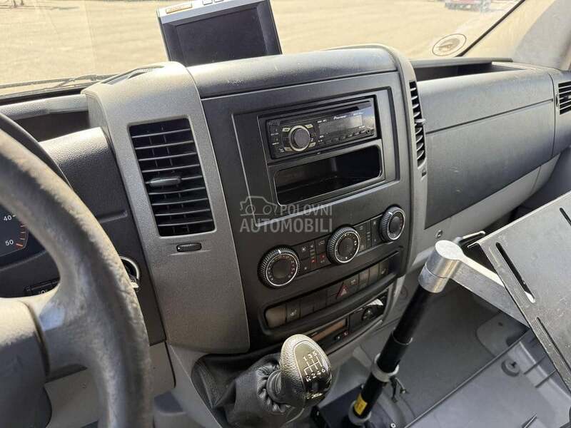 Mercedes Benz 15 metara