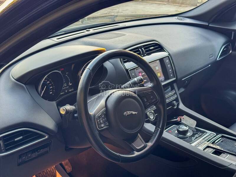 Jaguar F pace 
