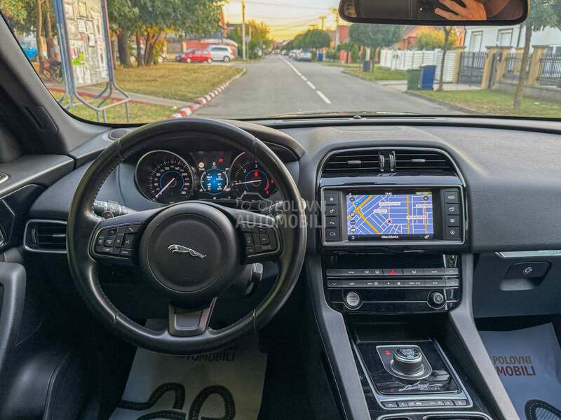 Jaguar F pace 