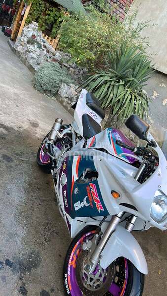 Yamaha fzr