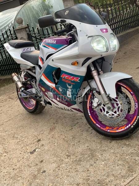 Yamaha fzr