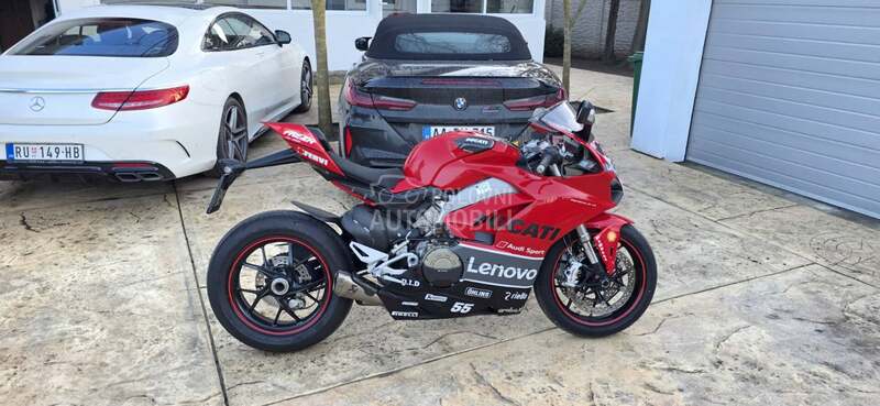 Ducati panigale V4 akrapovic