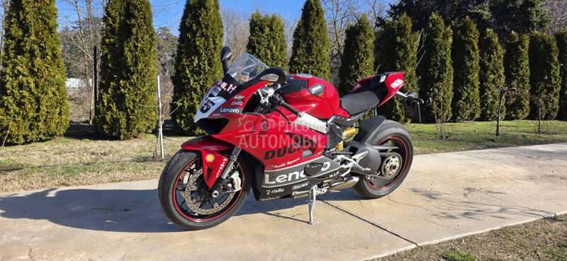 Ducati panigale V4 akrapovic