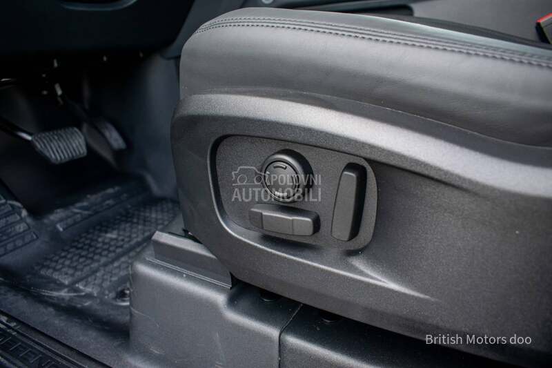 Land Rover Defender D250 SE