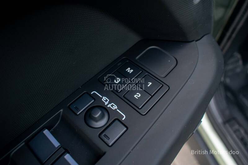 Land Rover Defender D250 SE