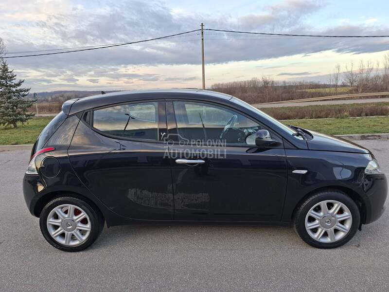 Lancia Ypsilon 1.2b 8v