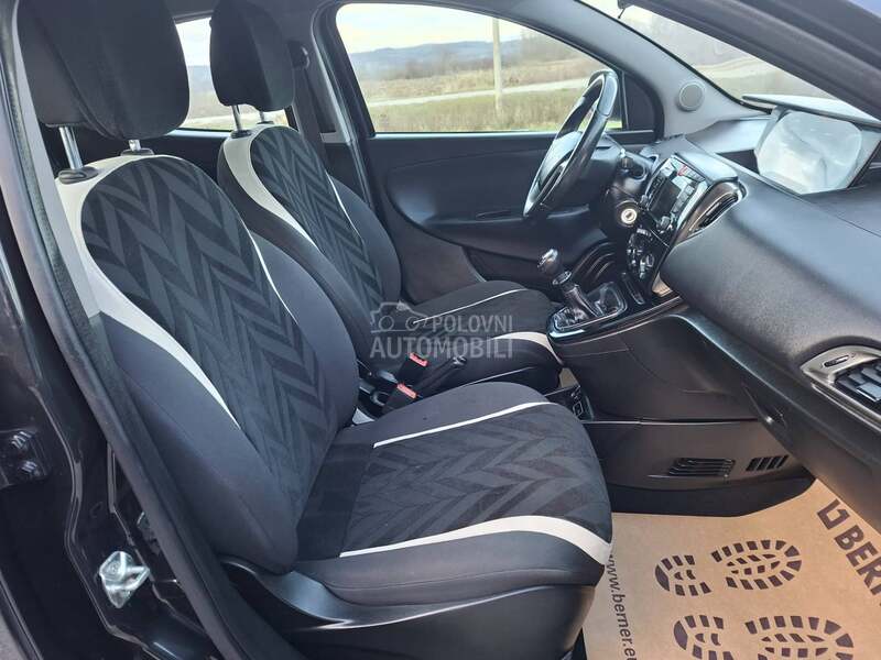 Lancia Ypsilon 1.2b 8v