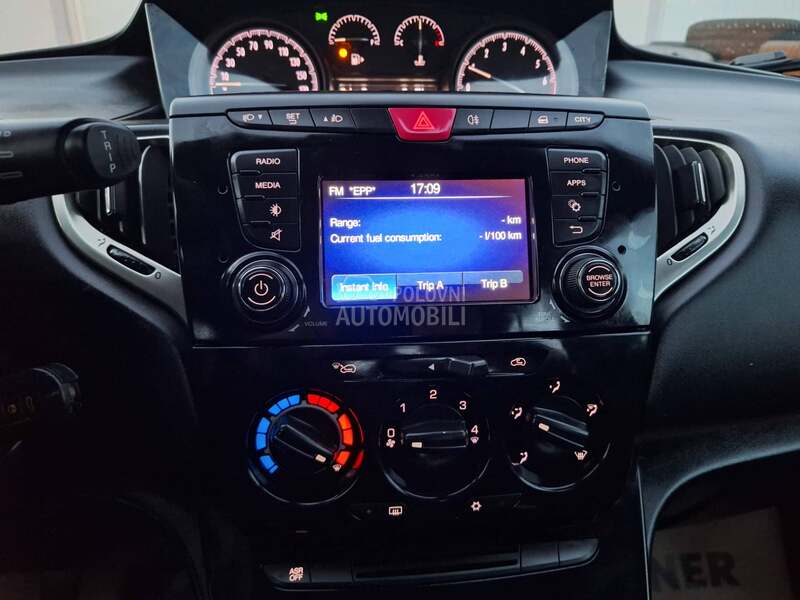 Lancia Ypsilon 1.2b 8v