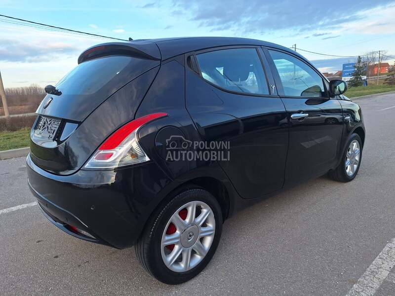 Lancia Ypsilon 1.2b 8v