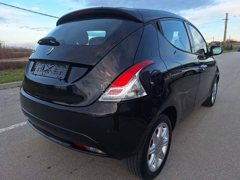 Lancia Ypsilon 1.2b 8v