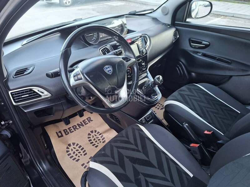Lancia Ypsilon 1.2b 8v