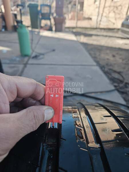 Falken 255/40 R17 Letnja