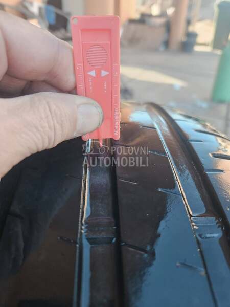 Falken 255/40 R17 Letnja