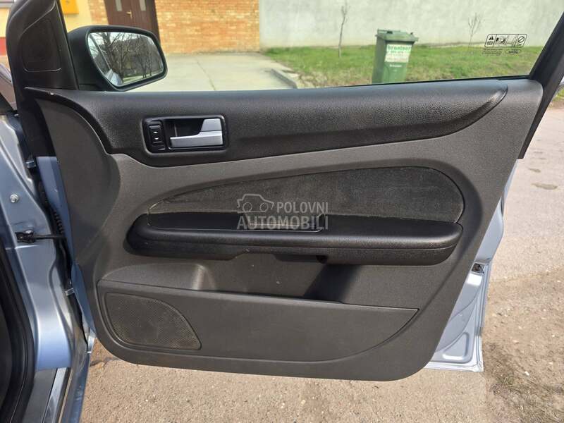 Ford Focus 1,6 pli.n GHIA .