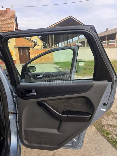 Ford Focus 1,6 pli.n GHIA .