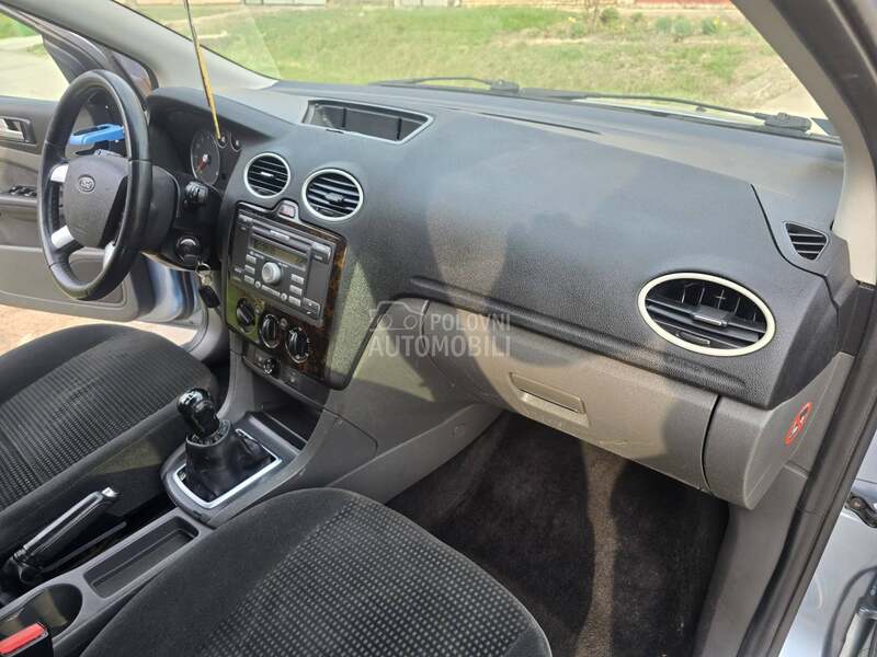 Ford Focus 1,6 pli.n GHIA .