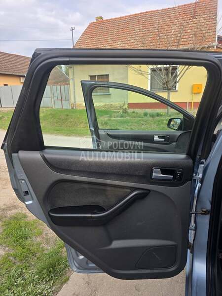 Ford Focus 1,6 pli.n GHIA .