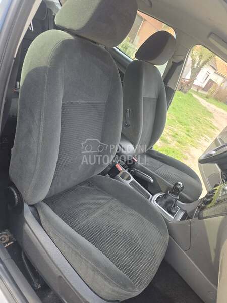 Ford Focus 1,6 pli.n GHIA .