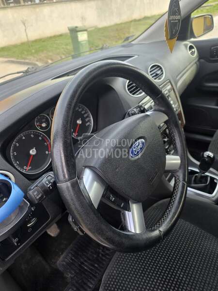 Ford Focus 1,6 pli.n GHIA .