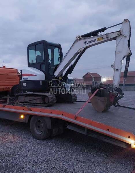 Bobcat E32