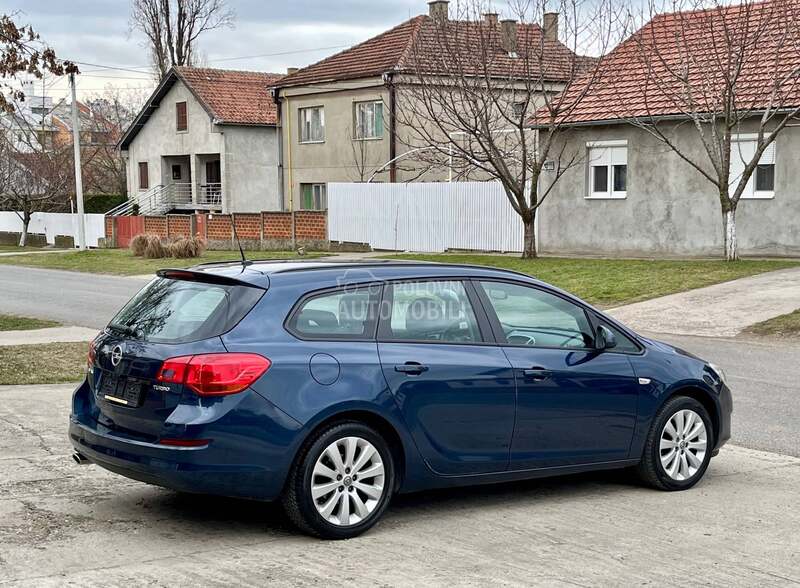 Opel Astra J 1.4 CH