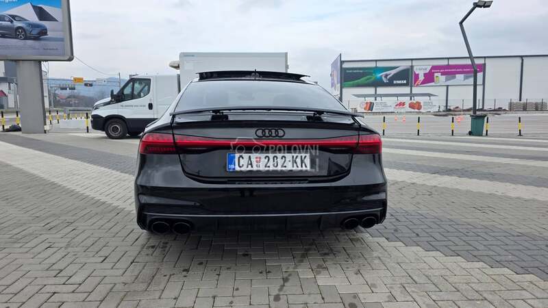 Audi S7 