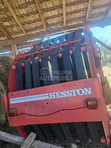 Hesston rounder 5700