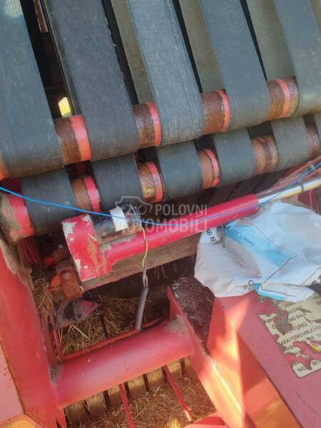 Hesston rounder 5700