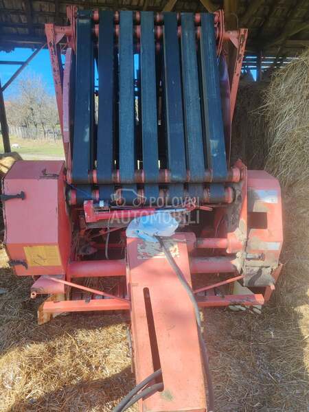 Hesston rounder 5700