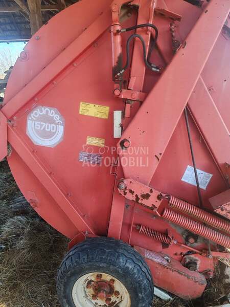 Hesston rounder 5700