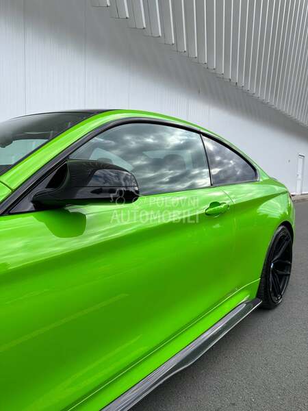 BMW M4 Verde Mantis