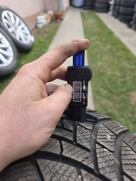 Semperit 235/65 R17 Zimska